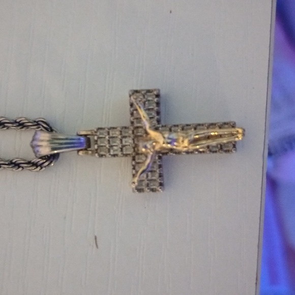 Cross necklace - Picture 3 of 3